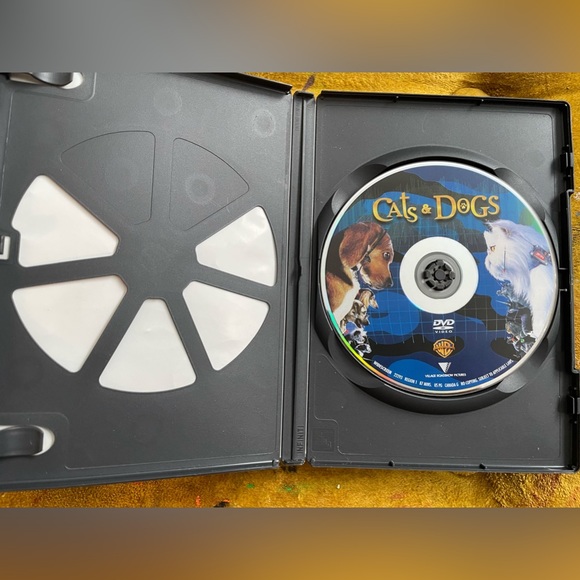 Cats & Dogs (Widescreen Version) DVD - Picture 2 of 4